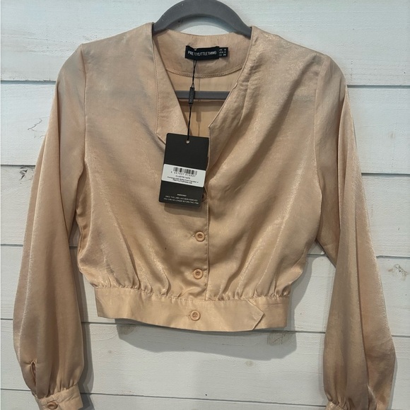 PrettyLittleThing NWT Champagne Satin Button Front Crop Shirt - Picture 7 of 10